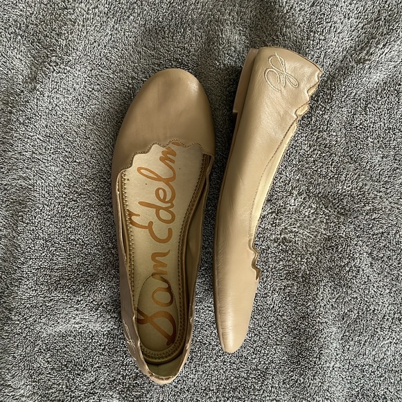 Sam Edelman Scalloped Ballet Flats. Size 7.5 - Picture 2 of 3